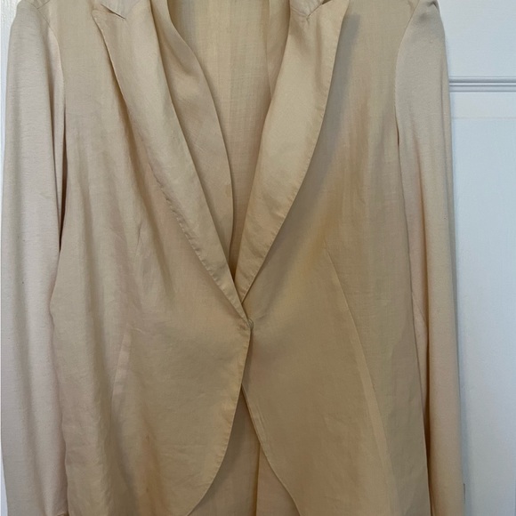 Beautiful blazer! - Picture 5 of 11